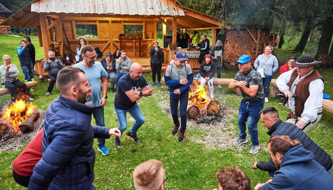 Góralska Biesiada przy Ognisku w Dolinie Chochołowskiej